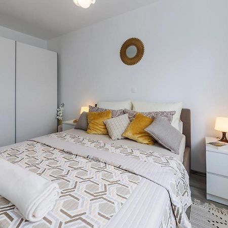 1 Bedroom Amazing Apartment In Peroj Ngoại thất bức ảnh
